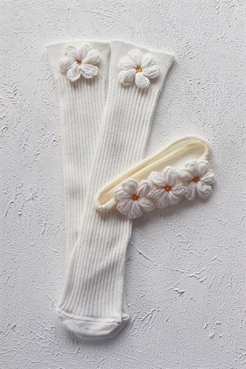 Beyaz Renkli El Örgüsü Bebek Çiçek Saç Bandı ve Çorap Takımı